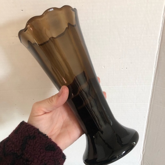 Vtg Smokey Glass Vase with Ruffle Edge - Picture 10 of 10